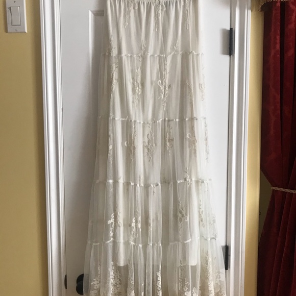 Lace Maxi skirt - Picture 2 of 3